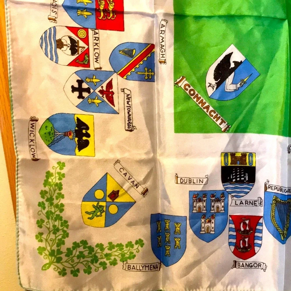 Rare IRELAND 26” Scarf Irish towns crests coats of arms shamrocks VINTAGE